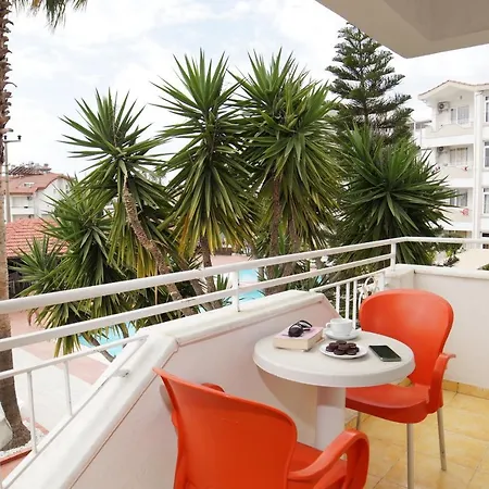 New Garden Luna Side Apart Hotel Side